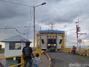 Arus Balik di Pelabuhan Pototano Masih Sepi, Penumpang Keluhkan Tiket