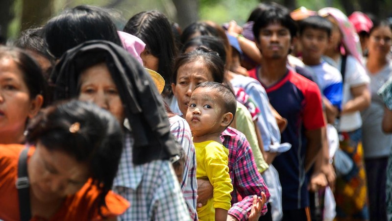 Suasana pasca gempa bumi dahsyat melanda Mandalay di Myanmar, Kamis (3/4/2025). (REUTERS/Stringer)