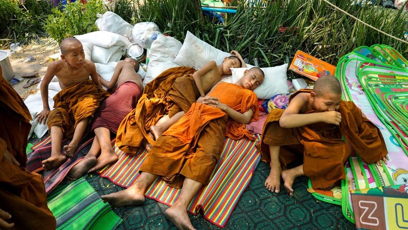 Suasana pasca gempa bumi dahsyat melanda Mandalay di Myanmar, Kamis (3/4/2025). (REUTERS/Stringer)