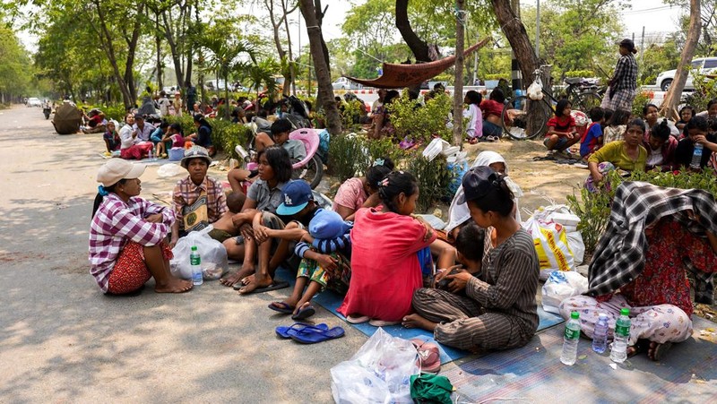 Suasana pasca gempa bumi dahsyat melanda Mandalay di Myanmar, Kamis (3/4/2025). (REUTERS/Stringer)