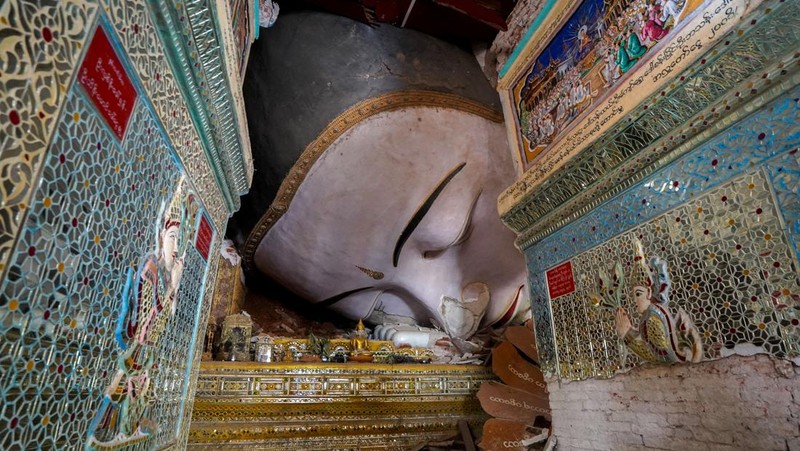 Suasana pasca gempa bumi dahsyat melanda Mandalay di Myanmar, Kamis (3/4/2025). (REUTERS/Stringer)