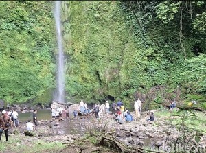 Air Terjun Curup Embun Pagar Alam Dibanjiri Wisatawan