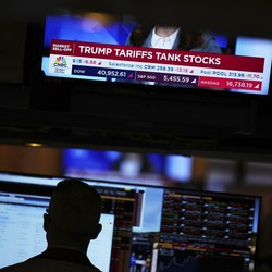 Potret Wall Street-Bursa Asia Rontok Terkena Dampak Tarif Trump