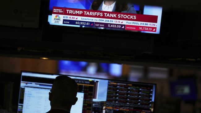 Potret Wall Street-Bursa Asia Rontok Terkena Dampak Tarif Trump