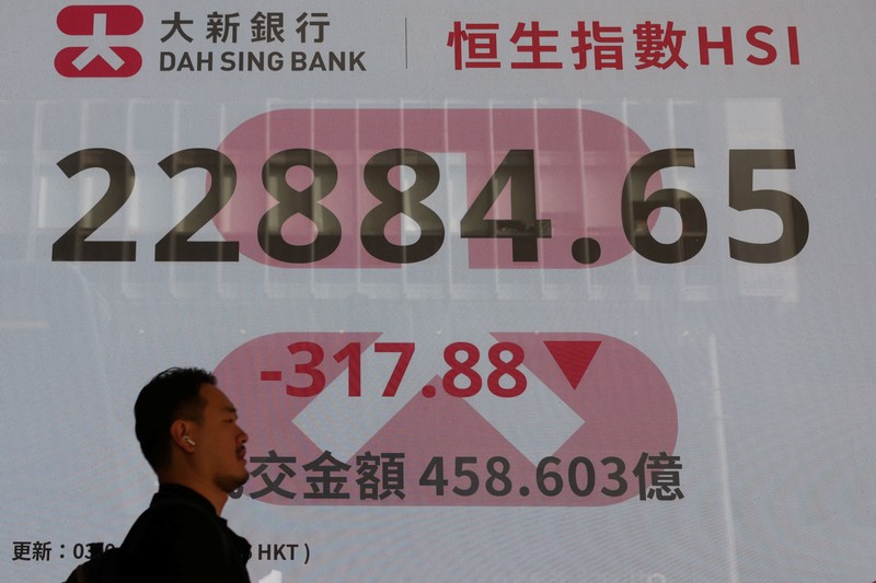 Japan Financial Markets papan saham elektronik yang menunjukkan kerugian awal indeks Nikkei 225 Jepang di sebuah perusahaan sekuritas, Kamis, 3/4/2025 di Tokyo..(AP Photo/Shuji Kajiyama)