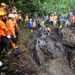 Tanah Longsor di Jalur Pacet-Cangar Mojokerto, 10 Orang Meninggal