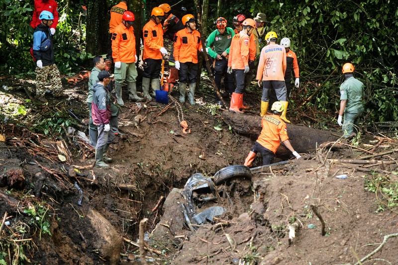 Indonesia Landslide Rescuers search for victims after a rain-triggered landslide hit passing cars on a road in Mojokerto, East Java, Indonesia, Friday, April 4, 2025. (AP Photo)