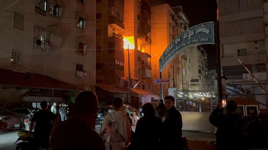 Serangan Israel ke Lebanon dikabarkan menewaskan komandan Hamas Hassan Farhat, di Sidon, Lebanon, 4 April 2025. REUTERS/Ali Hankir