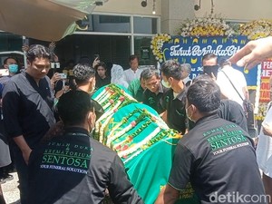 Video Jenazah Ray Sahetapy Akan Disalatkan di Masjid Istiqlal Usai Salat Jumat