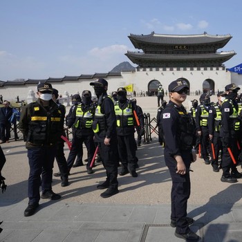 Potret Korsel Genting: Ratusan Polisi Bersiaga, AS-Rusia-China Warning