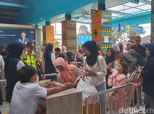 Pemudik Mulai Padati Stasiun Kereta Api Kertapati Palembang