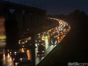 Video: Arus Balik Libur Panjang, Kendaraan Padati Tol Cipularang