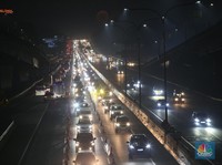 Kendaraan Mengular! Tol Japek Dikepung Pemudik Balik ke Jakarta