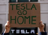 Tesla Hancur Lebur, Merek China Tak Terkenal Jauh Lebih Laku