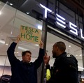 Demo Tolak Kiamat Driver Online, Pemerintah Gagalkan Peluncuran Tesla