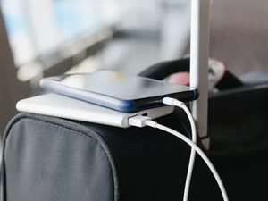 Pria Menderita Luka Bakar, 150 Penumpang Dievakuasi, gegara... Power Bank!