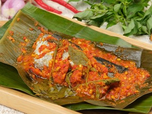 Resep Pepes Ikan Bumbu Merah yang Pedas Meresap Bumbunya