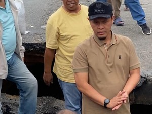 Walkot Agung Nugroho Cek Jalan Amblas di Pekanbaru: Hari Ini Langsung Diperbaiki