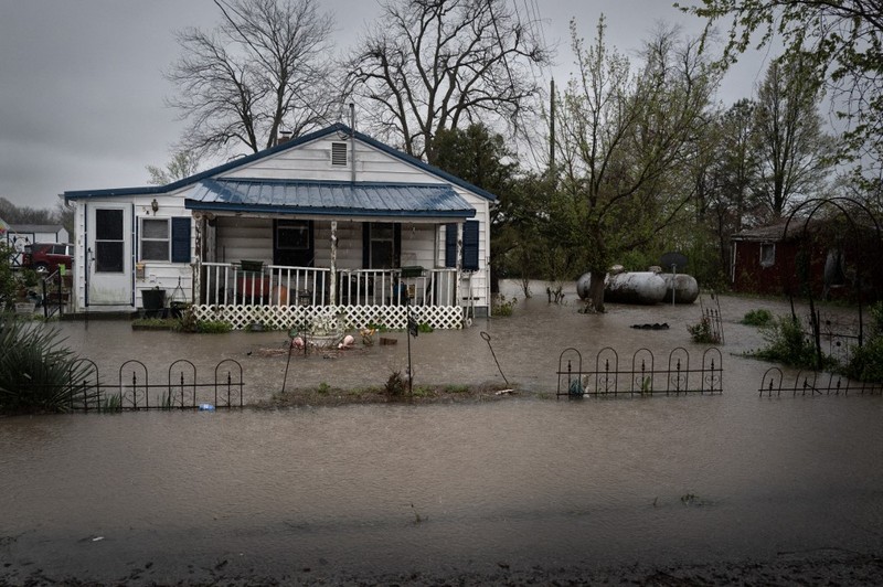 Badai melanda Wilson City, Missouri, Amerika Serikat, Sabtu (5/4/2025). (SCOTT OLSON / GETTY IMAGES NORTH AMERICA / Getty Images via AFP) Badai melanda Wilson City, Missouri, Amerika Serikat, Sabtu (5/4/2025). (SCOTT OLSON / GETTY IMAGES NORTH AMERICA / Getty Images via AFP)