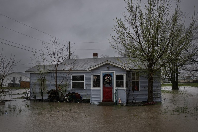 Badai melanda Wilson City, Missouri, Amerika Serikat, Sabtu (5/4/2025). (SCOTT OLSON / GETTY IMAGES NORTH AMERICA / Getty Images via AFP) Badai melanda Wilson City, Missouri, Amerika Serikat, Sabtu (5/4/2025). (SCOTT OLSON / GETTY IMAGES NORTH AMERICA / Getty Images via AFP)