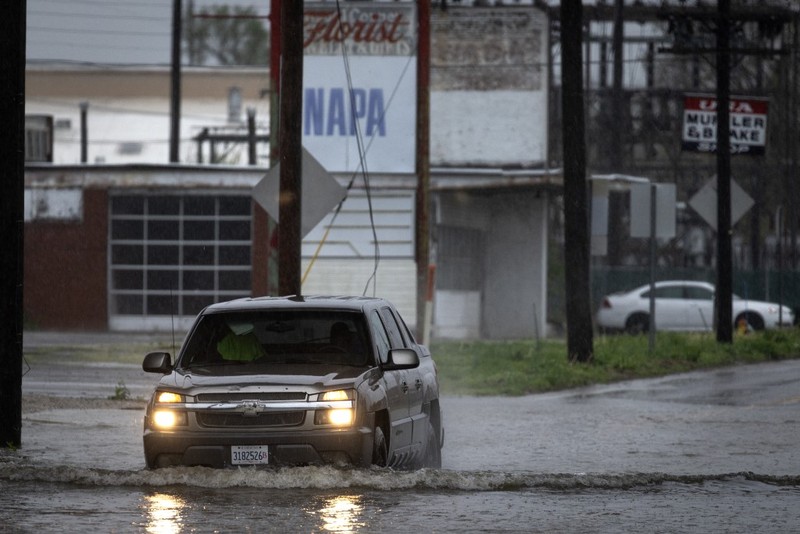 Badai melanda Wilson City, Missouri, Amerika Serikat, Sabtu (5/4/2025). (SCOTT OLSON / GETTY IMAGES NORTH AMERICA / Getty Images via AFP) Badai melanda Wilson City, Missouri, Amerika Serikat, Sabtu (5/4/2025). (SCOTT OLSON / GETTY IMAGES NORTH AMERICA / Getty Images via AFP)
