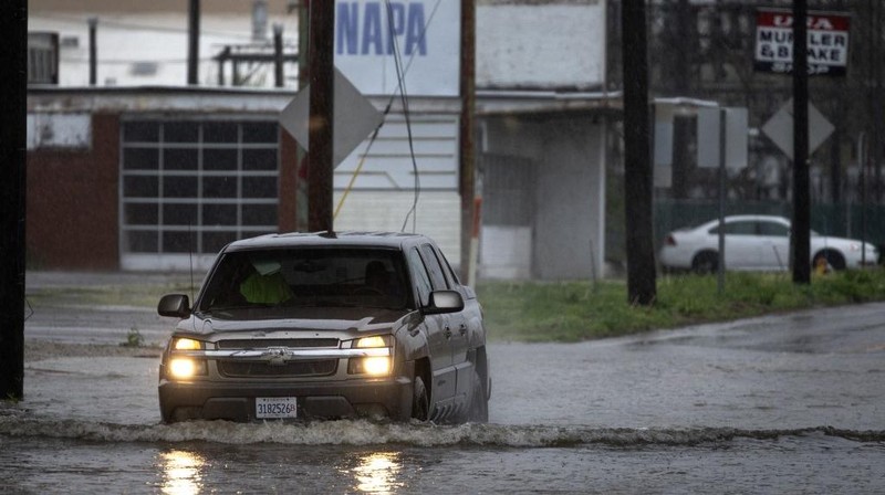 Badai melanda Wilson City, Missouri, Amerika Serikat, Sabtu (5/4/2025). (SCOTT OLSON / GETTY IMAGES NORTH AMERICA / Getty Images via AFP)