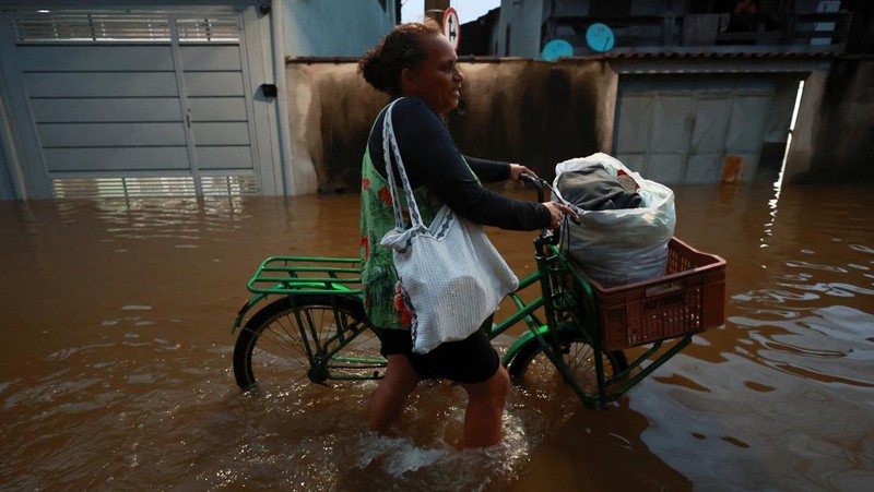 Banjir yang melanda lingkungan Parque Mambucaba, Angra dos Reis, negara bagian Rio de Janeiro, Brasil, Sabtu (5/4/2025). (REUTERS/Aline Massuca)