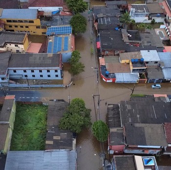 Banjir Hantam Paru-Paru Bumi, Keadaaan Darurat Diumumkan