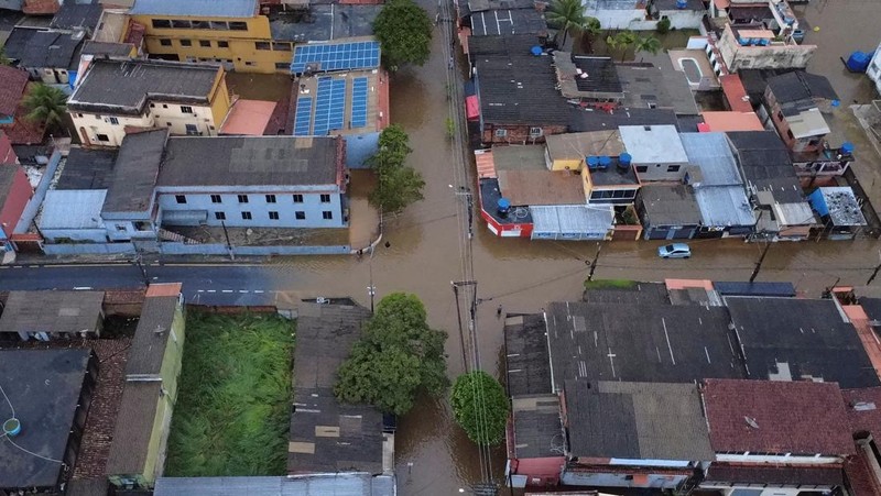 Banjir yang melanda lingkungan Parque Mambucaba, Angra dos Reis, negara bagian Rio de Janeiro, Brasil, Sabtu (5/4/2025). (REUTERS/Aline Massuca)
