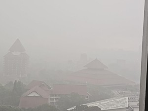 Wilayah Jakarta-Depok Diguyur Hujan Disertai Petir Siang Ini