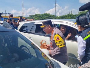 Kapolri Buka Sistem One Way Nasional Tol Kalikangkung-Cikampek