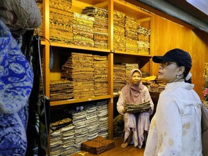 Momen Sri Mulyani ke Pasar Klewer, Ngobrol dengan Pedagang Pakai Bahasa Jawa