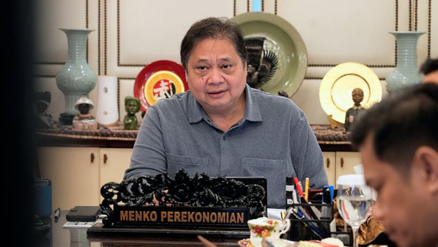 Menteri Koordinator Bidang Perekonomian Airlangga Hartarto dalam Rapat Koordinasi Terbatas Lanjutan terkait Kebijakan Tarif Resiprokal Amerika Serikat yang digelar secara virtual, Minggu (6/4/2025). (Dok. ekon.go.id)