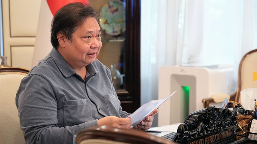 Menteri Koordinator Bidang Perekonomian Airlangga Hartarto dalam Rapat Koordinasi Terbatas Lanjutan terkait Kebijakan Tarif Resiprokal Amerika Serikat yang digelar secara virtual, Minggu (6/4/2025). (Dok. ekon.go.id)