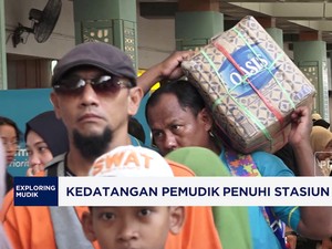 Video: Pemudik Penuhi Stasiun Pasar Senen