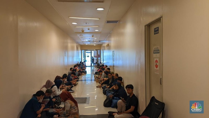 Suasana gerai ANTAM di Pondok Indah Mall (PIM), Jakarta, Minggu (6/5/2025). (CNBC Indonesia/Emir Yanwardhana)