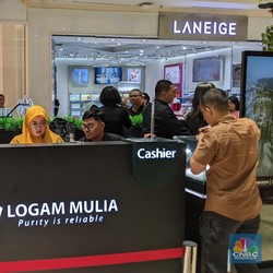 Warga RI Rela Antre Sejak Subuh Demi Borong Emas Antam di Mal