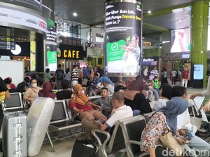 Seskab Teddy Usul Stasiun Gambir Dipermak
