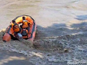Pria Brebes Hilang Tenggelam di Sungai Pemali, Tim SAR Sisir hingga Muara