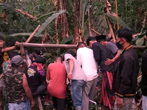 Abah Asih Ditemukan Tewas Berselempang Sarung di Sumur Cikadang