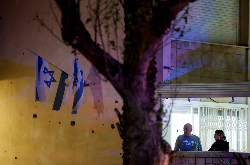 ISRAEL-PALESTINIANS/ROCKET-ASHKELON Kelompok pejuang Palestina Hamas mengatakan, pihaknya menembakkan rentetan roket ke kota-kota di selatan Israel pada Minggu (6/4/2025). REUTERS/Amir Cohen