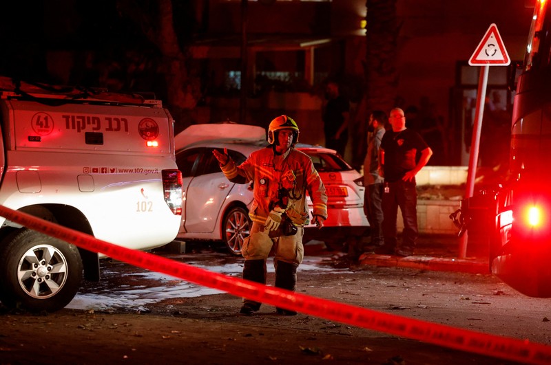 ISRAEL-PALESTINIANS/ROCKET-ASHKELON Kelompok pejuang Palestina Hamas mengatakan, pihaknya menembakkan rentetan roket ke kota-kota di selatan Israel pada Minggu (6/4/2025). REUTERS/Amir Cohen