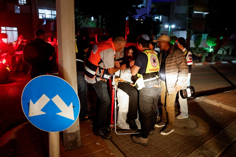 ISRAEL-PALESTINIANS/ROCKET-ASHKELON Kelompok pejuang Palestina Hamas mengatakan, pihaknya menembakkan rentetan roket ke kota-kota di selatan Israel pada Minggu (6/4/2025). REUTERS/Amir Cohen