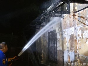 Rumah Dinas Kepala Kantor Pos Tulungagung Terbakar