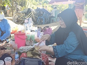 Nikmatnya Menyantap Opor Ayam Saat Lebaran Ketupat di Pantai Sanur