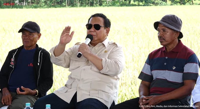 Presiden Prabowo Subianto menghadiri Panen Raya Padi Serentak di 14 provinsi di Majalengka, Jawa Barat, Senin (07/04/2025). (Cahyo/Biro Pers Sekretariat Presiden RI)