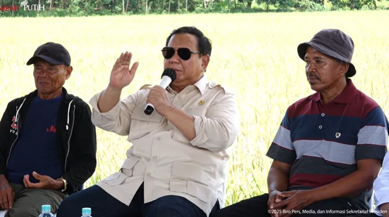 Presiden Prabowo Subianto menghadiri Panen Raya Padi Serentak di 14 provinsi di Majalengka, Jawa Barat, Senin (07/04/2025). (Cahyo/Biro Pers Sekretariat Presiden RI)