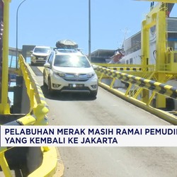 Merak Masih Ramai Pemudik - Harga Minyak Anjlok Ke Level Terendah