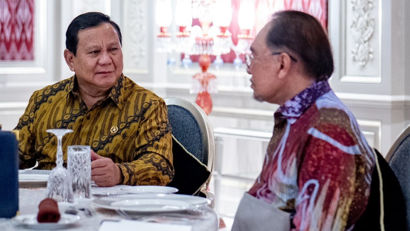 Pertemuan Presiden RI Prabowo Subianto dan PM Malaysia, Anwar Ibrahim. (Facebook/Anwar Ibrahim)