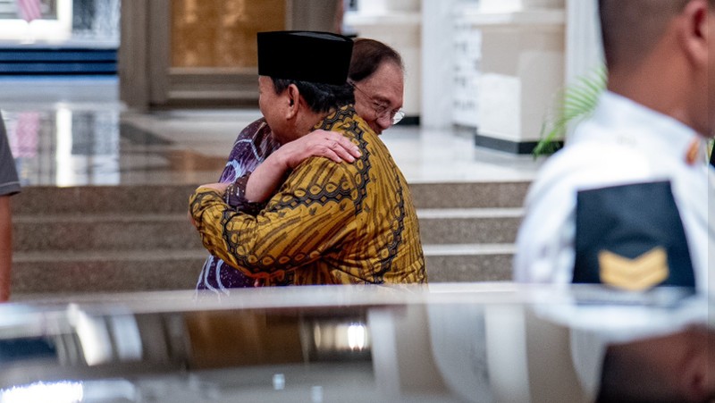 Pertemuan Presiden RI Prabowo Subianto dan PM Malaysia, Anwar Ibrahim. (Facebook/Anwar Ibrahim)